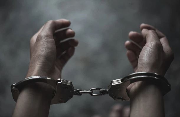 बलात्कारको आरोपमा दुई जना पक्राउ
